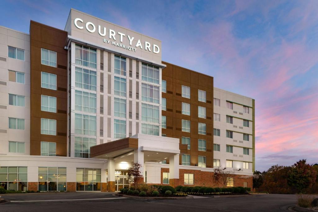 a building with a sign on the front of it at Courtyard by Marriott Knoxville West/Bearden in Knoxville