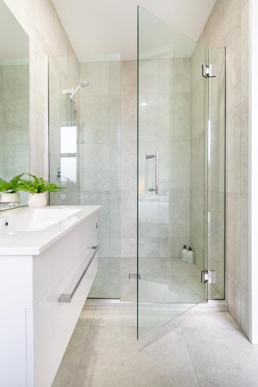 Prime Family 4 Bedroom Retreat Near Stadium & Cafe - Resim 5