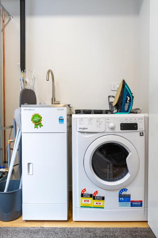 Prime Family 4 Bedroom Retreat Near Stadium & Cafe - Resim 11