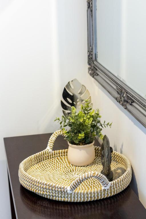 Prime Family 4 Bedroom Retreat Near Stadium & Cafe - Resim 20