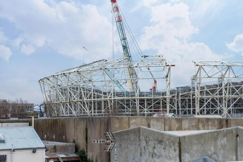 Prime Family 4 Bedroom Retreat Near Stadium & Cafe - Resim 45