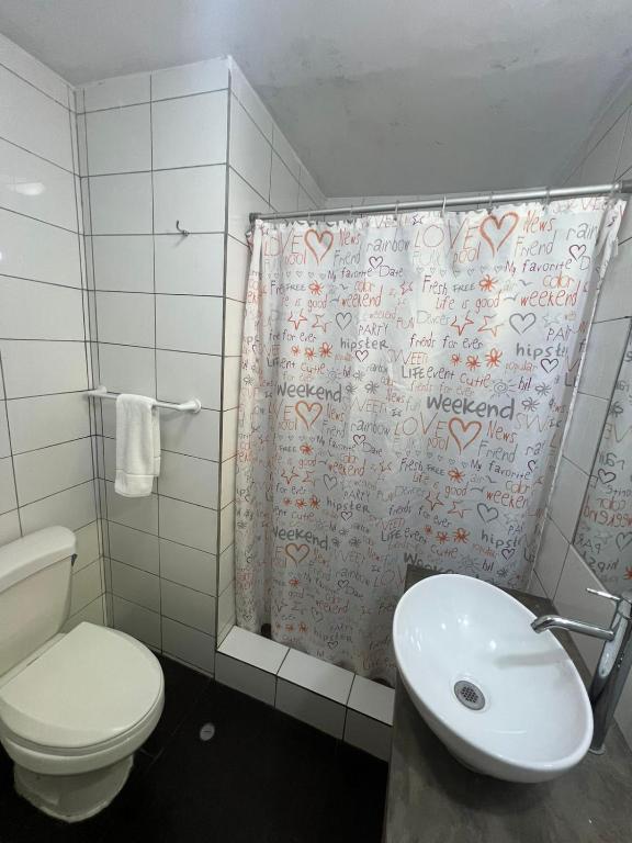 Koupelna v ubytování B&B Wasi Airport Lima