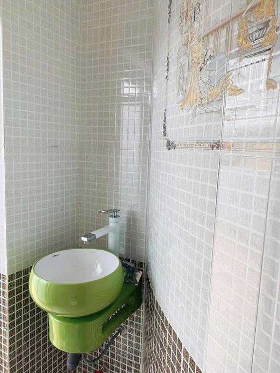Ein Badezimmer in der Unterkunft NHỚ House IV