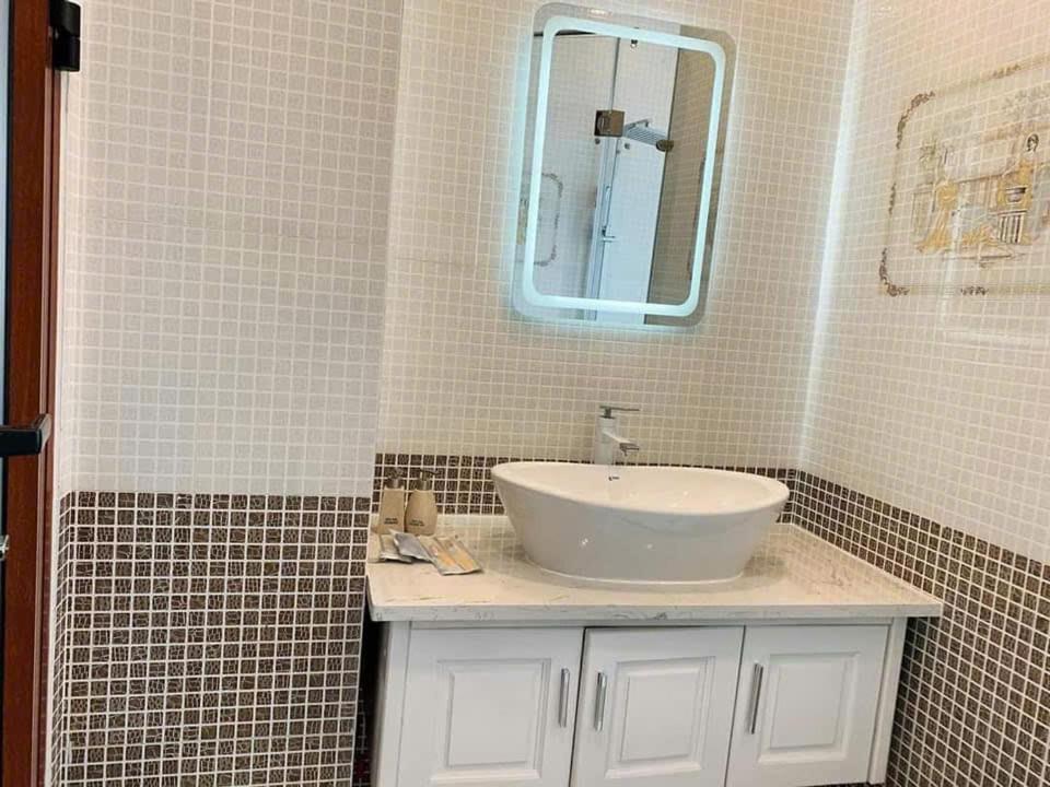 Ein Badezimmer in der Unterkunft NHỚ House IV