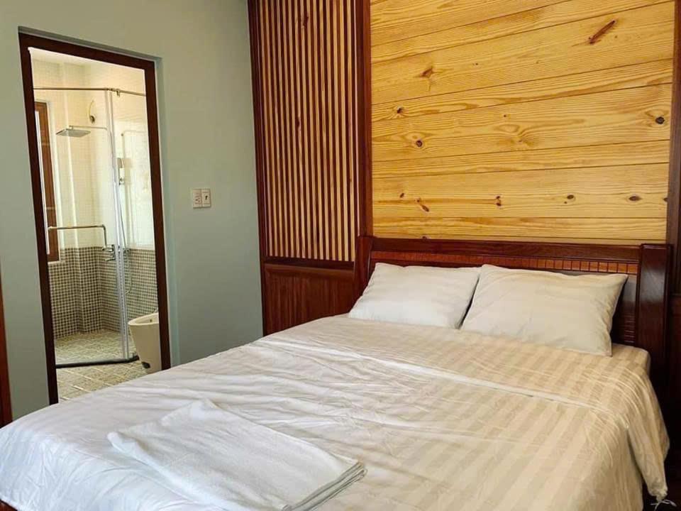 Ein Bett oder Betten in einem Zimmer der Unterkunft NHỚ House IV
