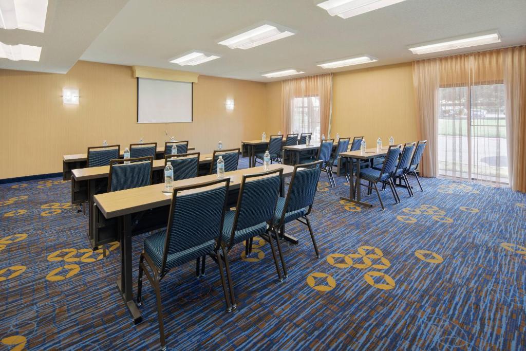 Konferenční prostory v ubytování Courtyard Dallas Addison Midway