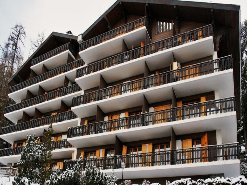 Apartment in Veysonnaz with valley view