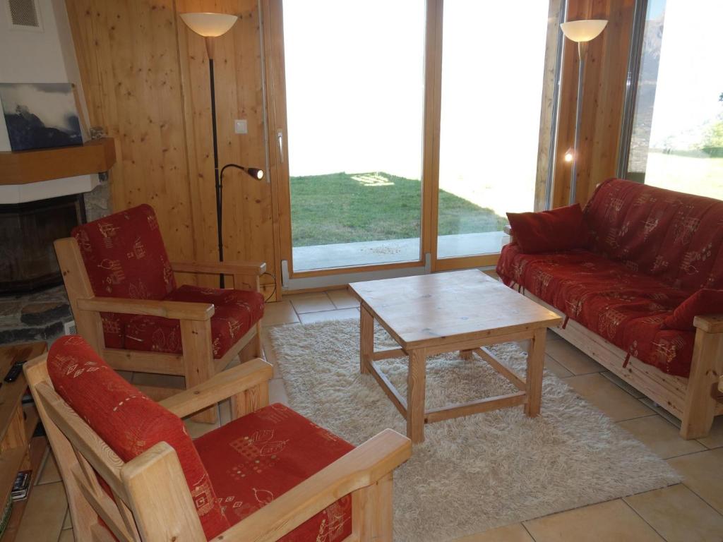 Posezení v ubytování Charming Apartment With Valley View
