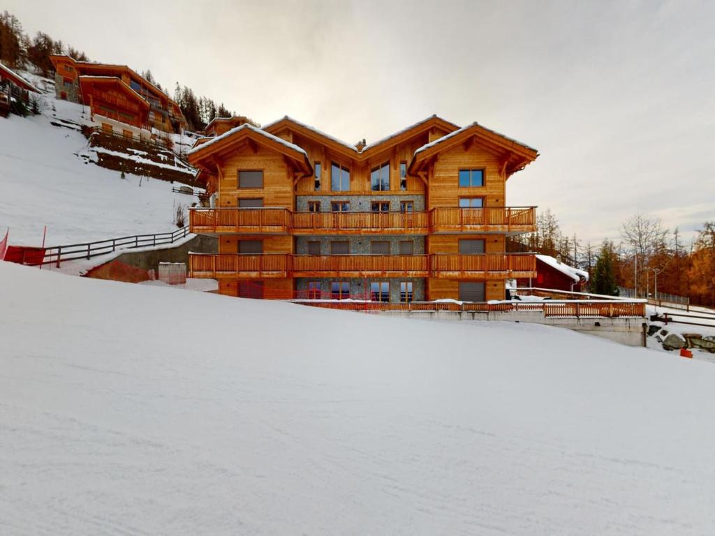 Apartment in Ski In Ski Out location