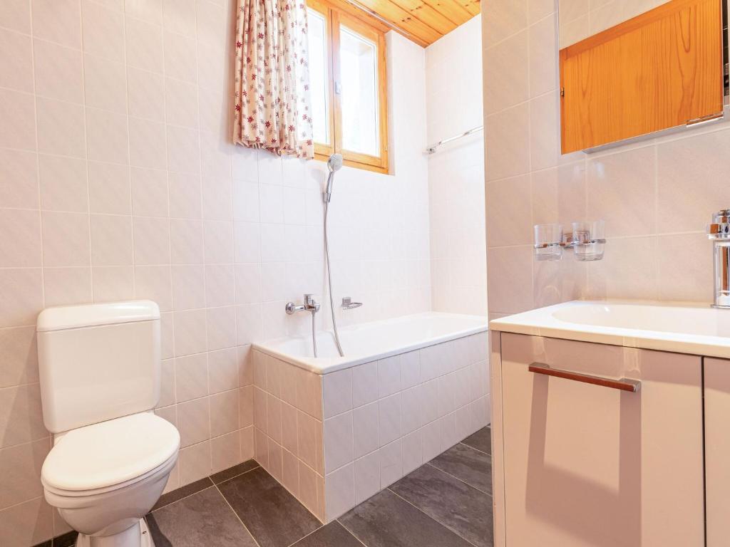 Koupelna v ubytování 3-bedroom apartment in Veysonnaz
