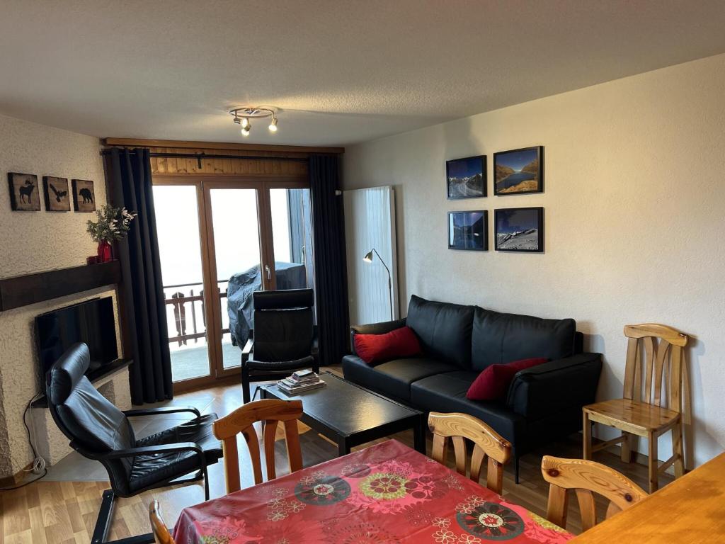 Valley-view apartment in Veysonnaz