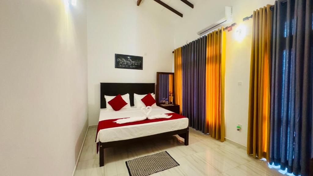 Postel nebo postele na pokoji v ubytování Pearl View Galle Villa