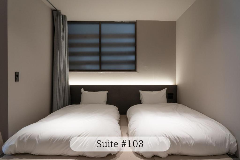 Postel nebo postele na pokoji v ubytování UNPLAN Residence suite