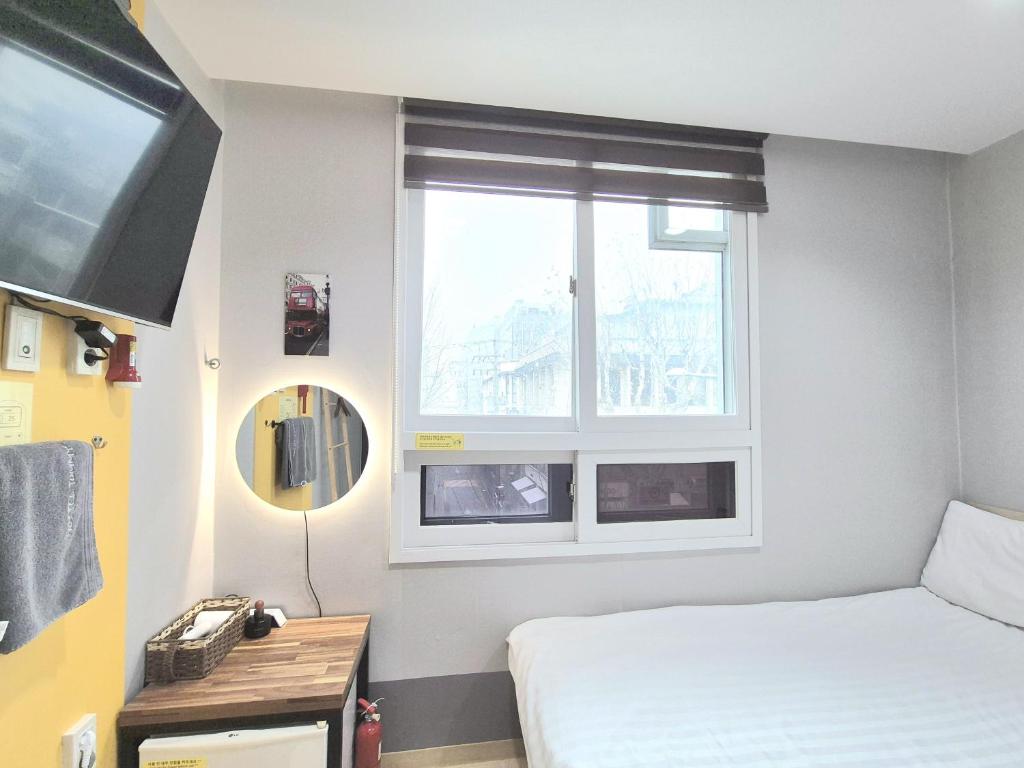 Cama ou camas em um quarto em Hostel Tommy Renewal 2025