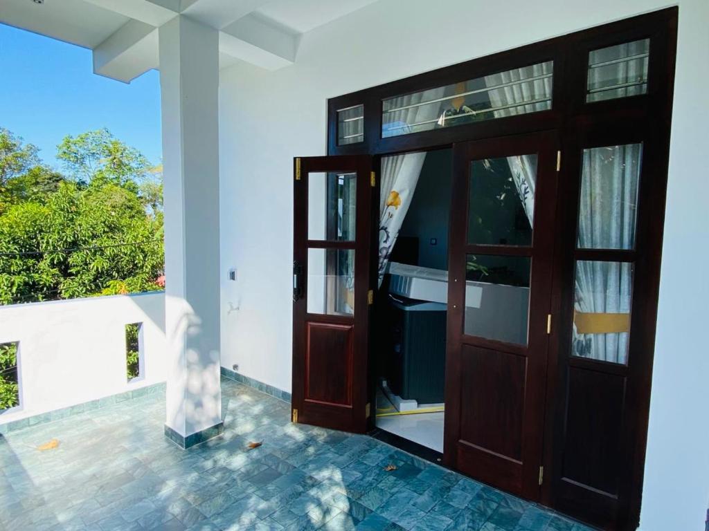 Η βιβλιοθήκη του διαμερίσματος