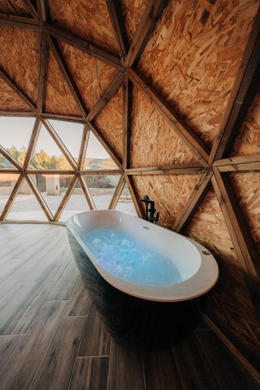 Fotografie z fotogalerie ubytování El Molí Glamping v destinaci Adzaneta