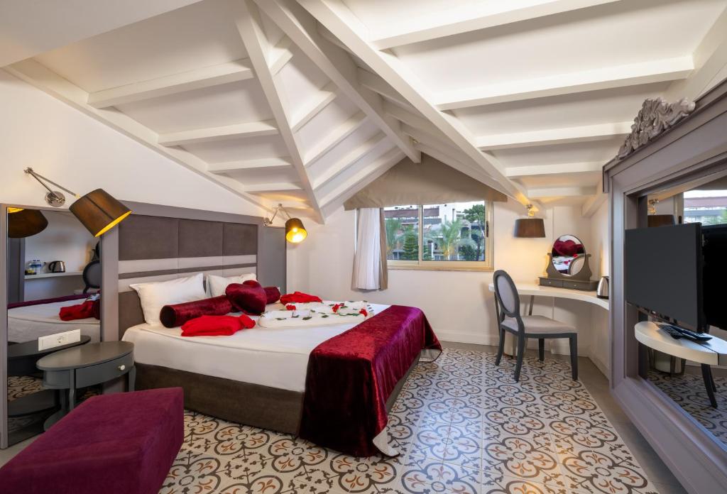 Crystal Aura Beach Resort & Spa - Ultimate All Inclusive - 