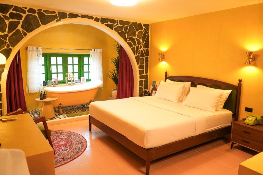 Postel nebo postele na pokoji v ubytování The Castello Resort