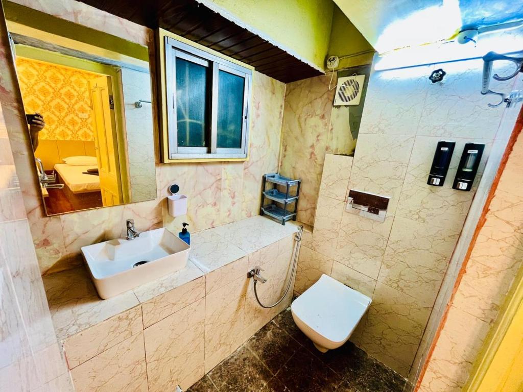 Koupelna v ubytování Sarai Inn