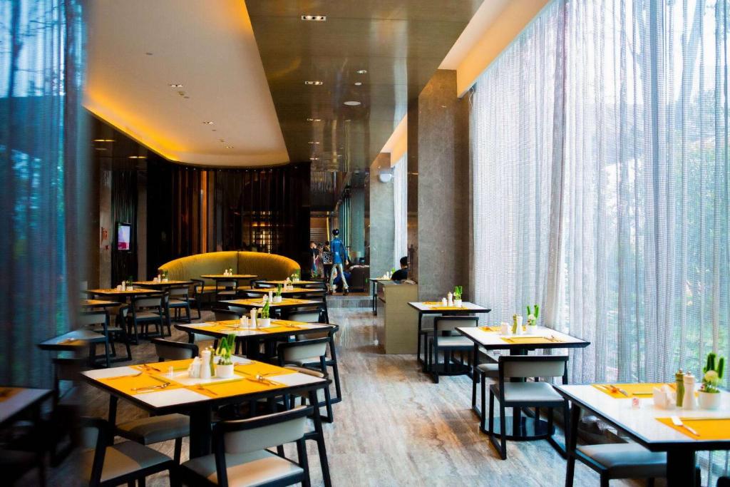 Restaurace v ubytování Wyndham JinJiang Hotel