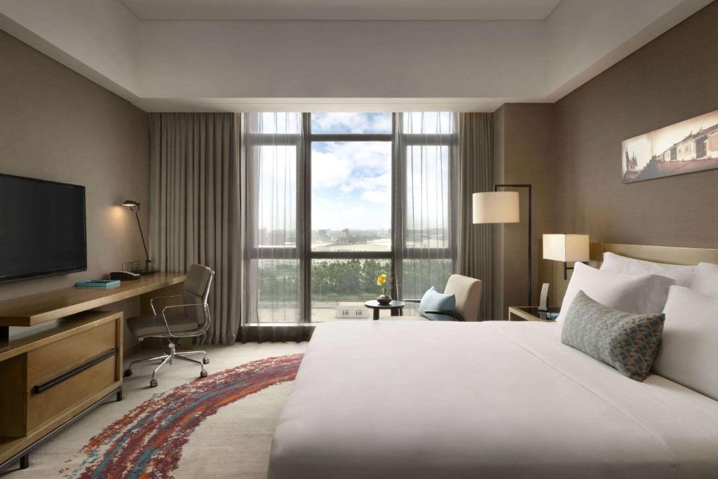 Postel nebo postele na pokoji v ubytování Wyndham JinJiang Hotel
