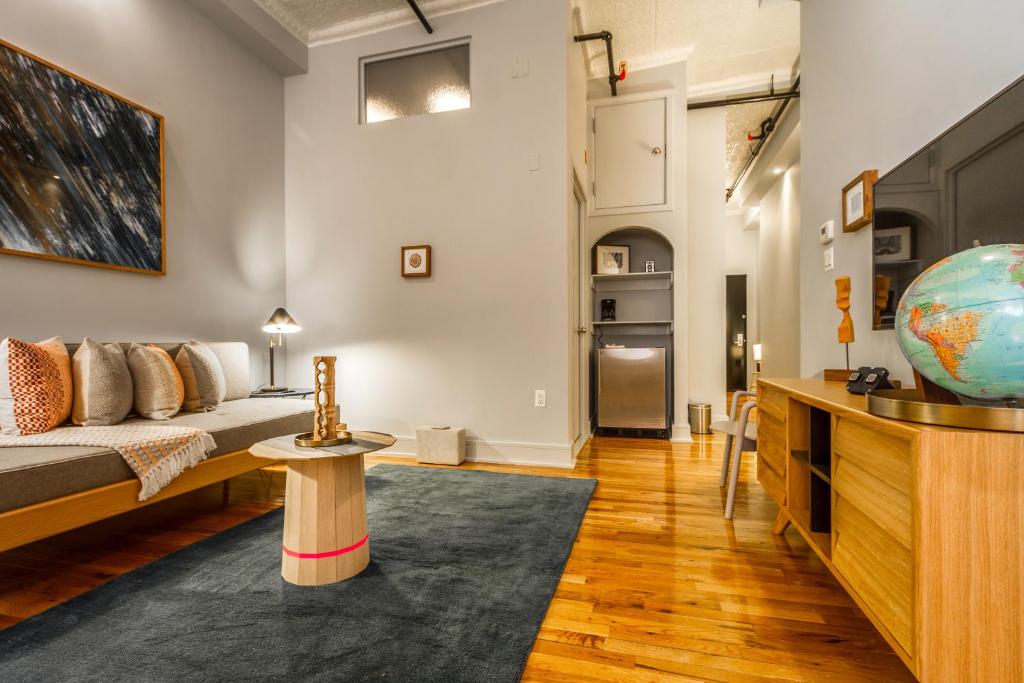 TV a/nebo společenská místnost v ubytování Franklin Guesthouse