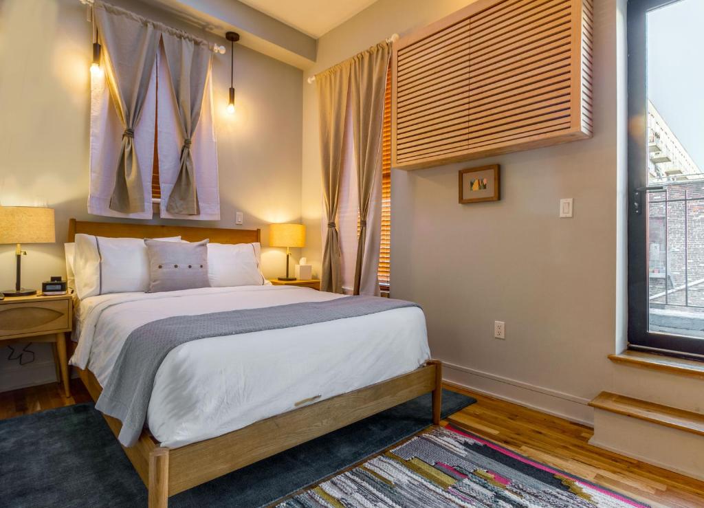 Postel nebo postele na pokoji v ubytování Franklin Guesthouse