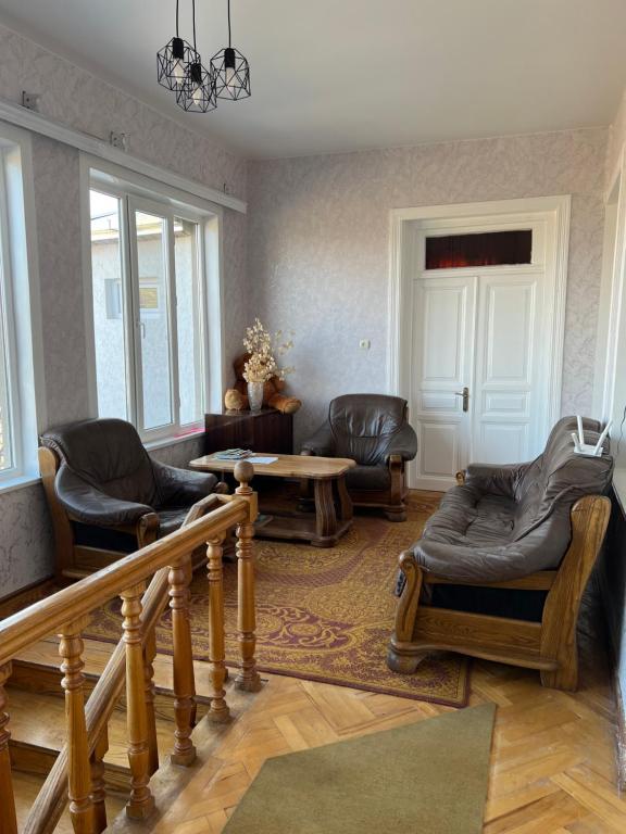 Гостиная зона в GuestHouse LILIA &Wine Celler