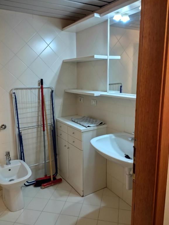 Koupelna v ubytování Appartamenti Solaria a Marilleva 1400 by Happy Holidays