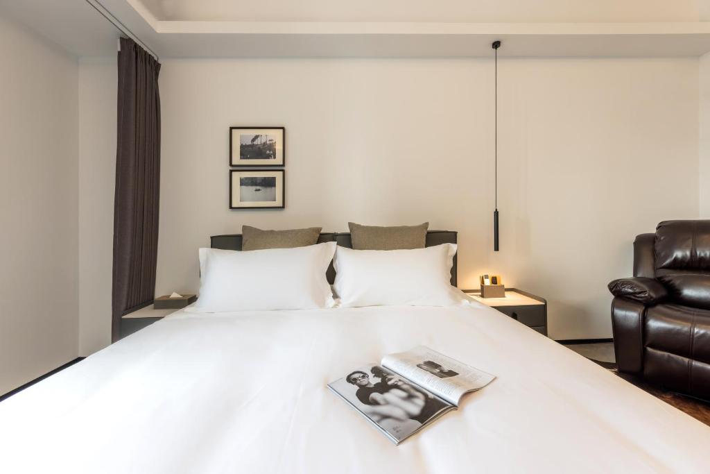 Postel nebo postele na pokoji v ubytování 枫雨酒店公寓华强北店-Fengyu Hotel Apartment Shenzhen Huaqiang North Subway Station Branch