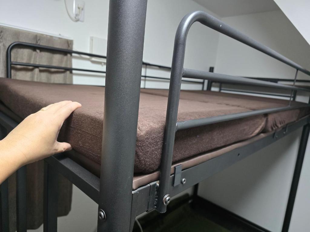 Palanda nebo palandy na pokoji v ubytování NINN101 - Osaka Itami Airport Guest House 大阪国際空港 伊丹空港 ITM ゲストハウス ニン