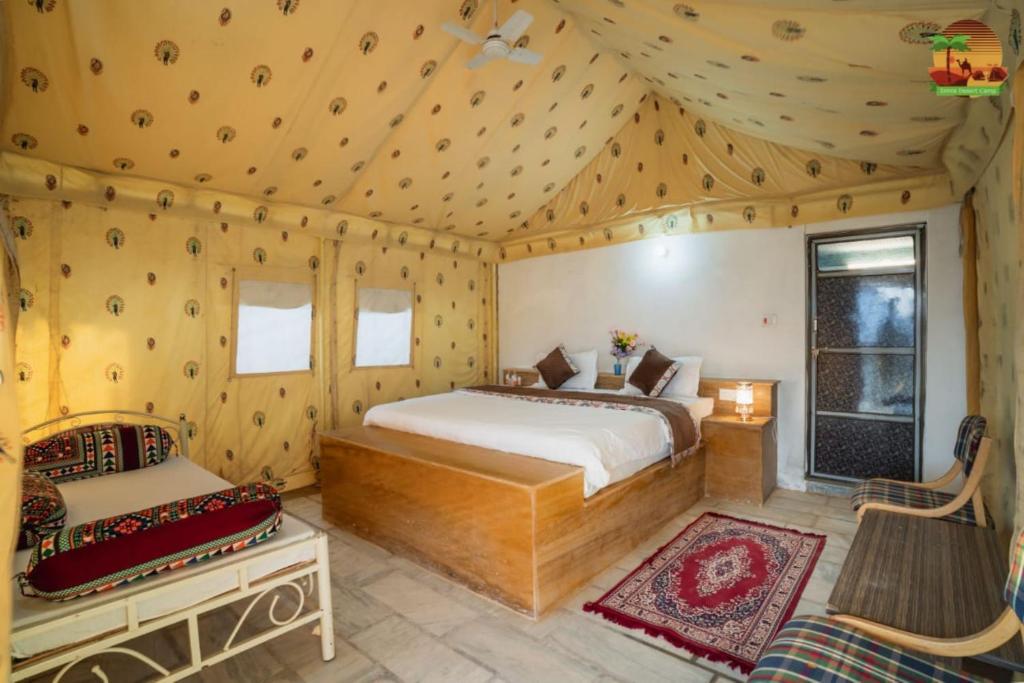 Postel nebo postele na pokoji v ubytování Arman Desert Luxury Camp & Resort Jaisalmer