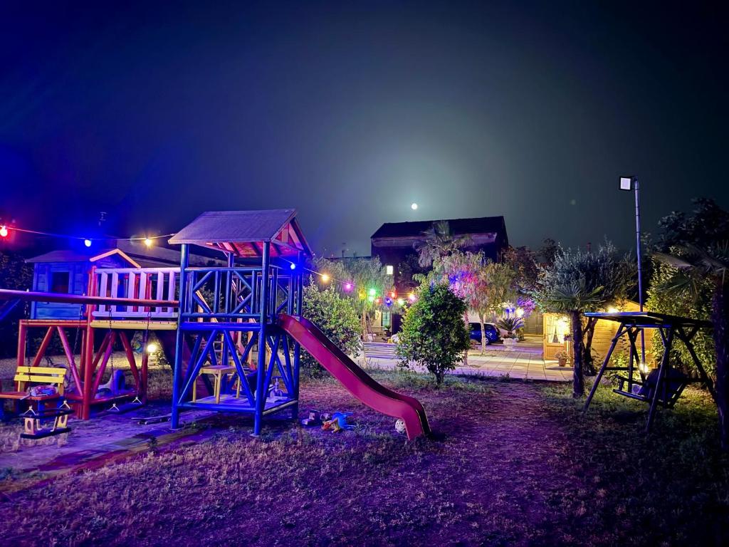 Plac zabaw dla dzieci w obiekcie Villa Valentino Pompeji