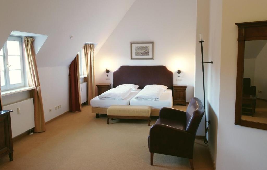 Postel nebo postele na pokoji v ubytování Hotel & Gasthaus Backmulde