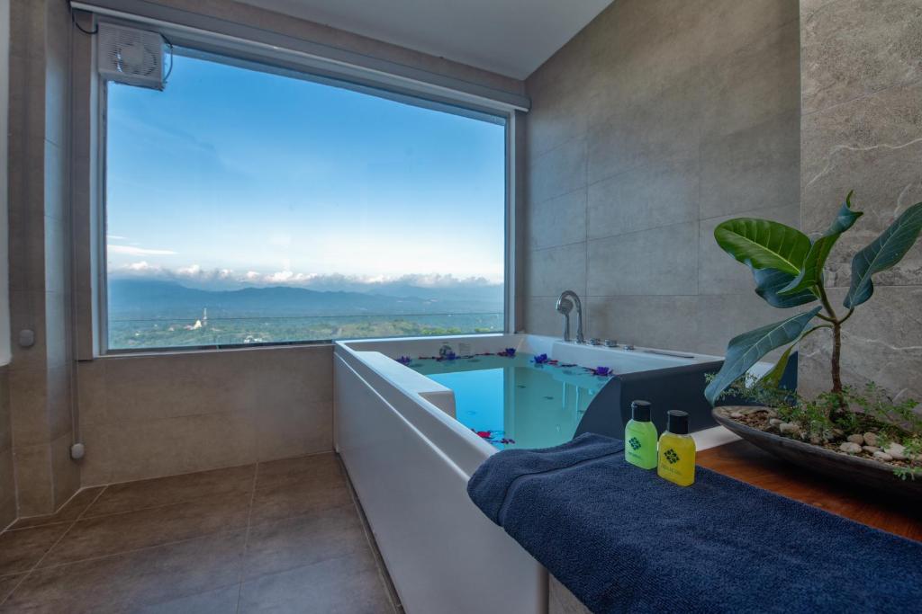 Nespecifikovaný výhled na hory nebo výhled na hory při pohledu z hotelu