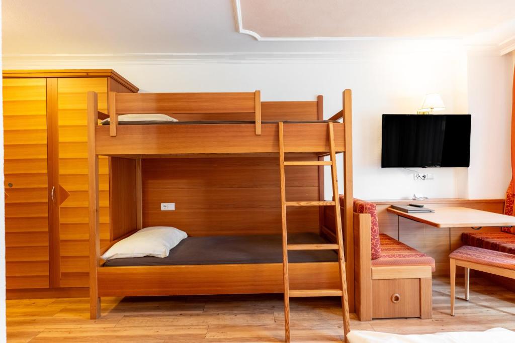Postel nebo postele na pokoji v ubytování Hotel Tannenhof