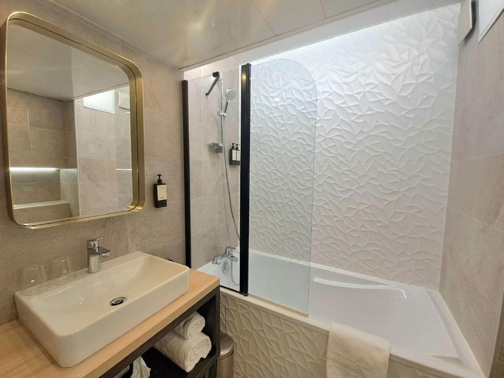 Best Western Plus Opéra Batignolles - Resim 16