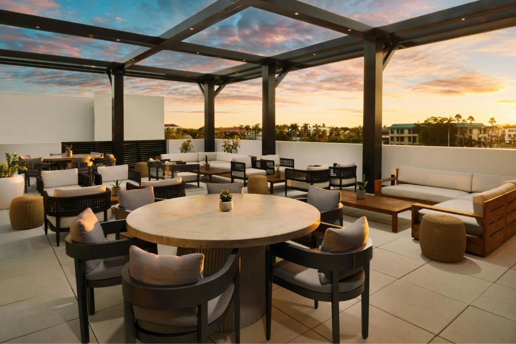 Гостиная зона в AC Hotel by Marriott Naples 5th Avenue