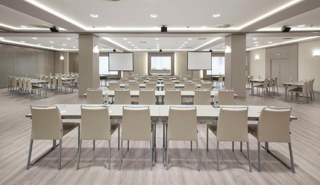 Konferenční prostory v ubytování NH Pamplona Iruña Park