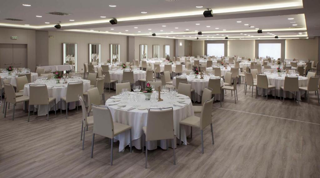 Restaurace v ubytování NH Pamplona Iruña Park