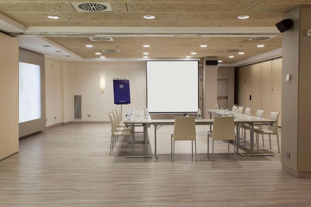 Konferenční prostory v ubytování NH Pamplona Iruña Park
