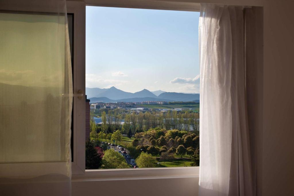 Nespecifikovaný výhled na hory nebo výhled na hory při pohledu z hotelu
