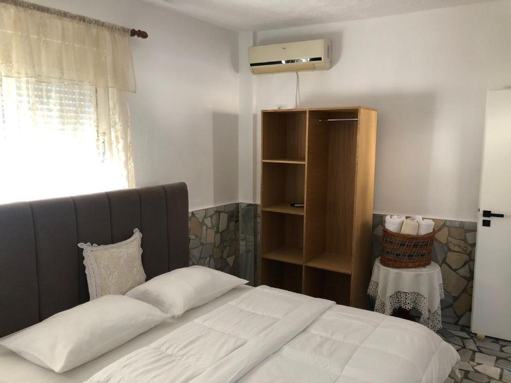 Postel nebo postele na pokoji v ubytování Geni Guest House