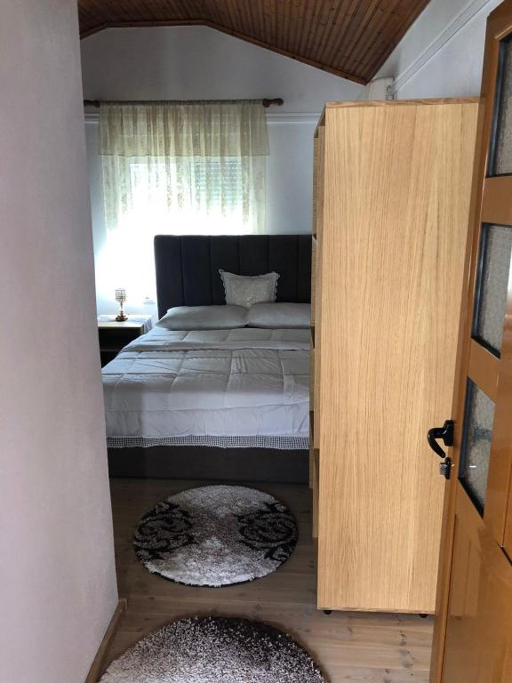 Postel nebo postele na pokoji v ubytování Geni Guest House