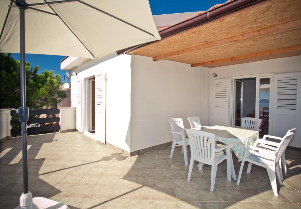Patio alebo iná vonkajšia časť ubytovania Apartments Vrgada