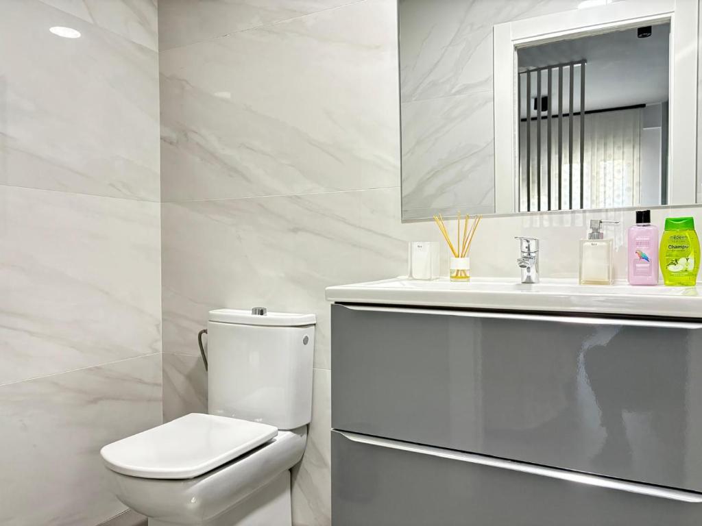 Koupelna v ubytování Rentaly Holidays Apartamento Artes de Arcos Almería