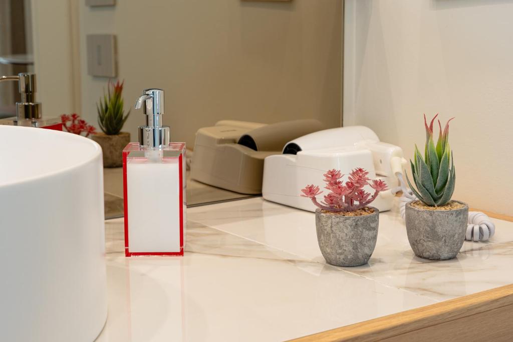 Hera Rooms and Suites - 7