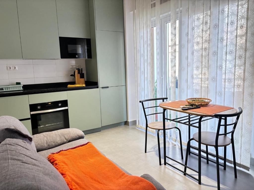 Kuchyň nebo kuchyňský kout v ubytování Rentaly Holidays Apartamento Artes de Arcos Almería