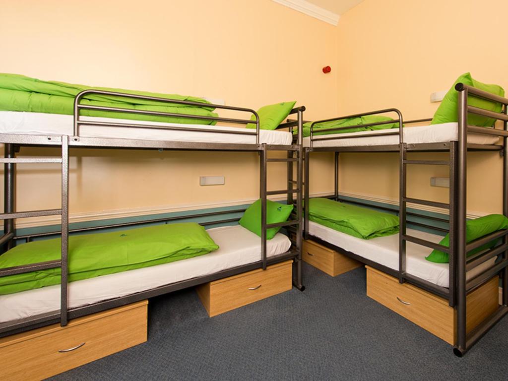 Postel nebo postele na pokoji v ubytování YHA Haworth - Partner