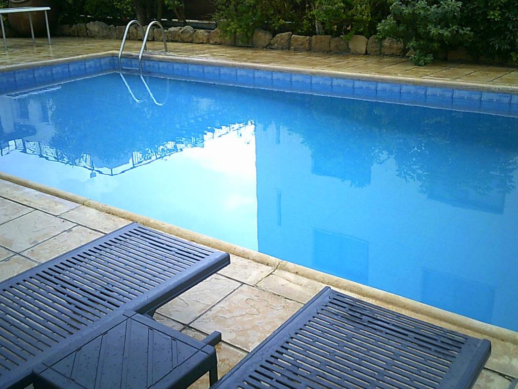 Bazén v ubytování Panklitos Tourist Apartments nebo v jeho okolí
